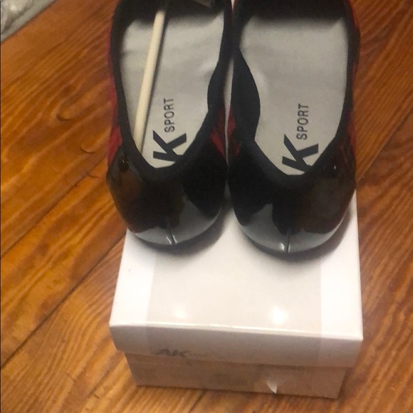 Anne Klein Sport Red Multi Flats Size 7.5 - Picture 3 of 3